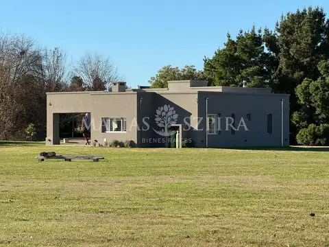 Casa 4 Ambientes en Chacras La Primavera Golf