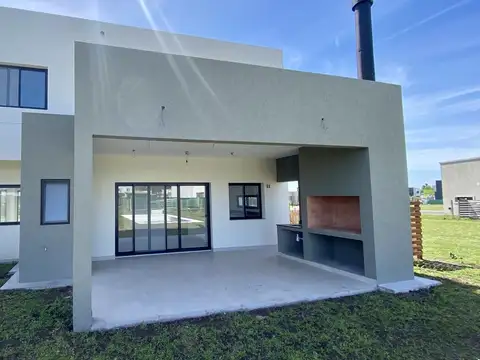 Casa 5 ambientes con 3 baños