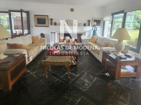 Casa de Cinco Dormitorios en Suite - Punta del Este