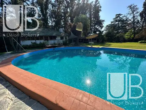 Casa en Venta con 6 cocheras