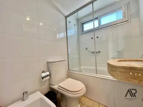 Apartamento en venta de 1 dormitorio c/ cochera en Playa Mansa