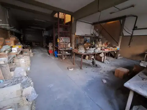 Galpon De 298mts2 Totales Con 2 Oficinas Y Fondo Libre