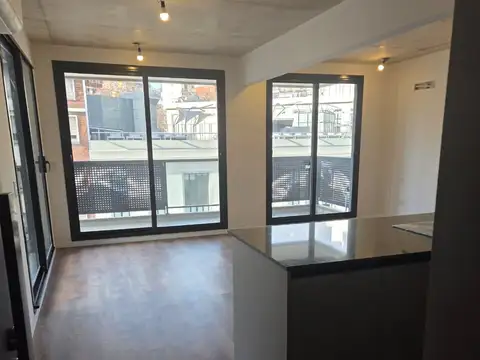 2 AMBIENTES Y MEDIO AL FRENTE CON DOBLE BALCON