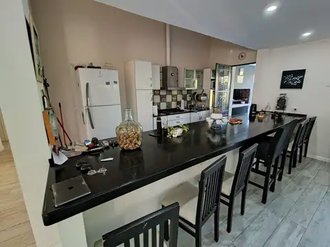 Casa en Venta con 3 cocheras