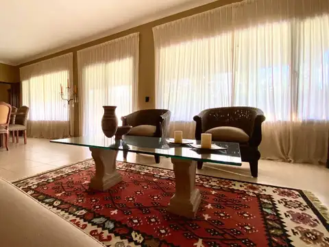 Casa 6 ambientes con 4 baños