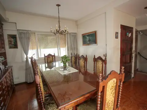 Casa 6 ambientes con 2 baños