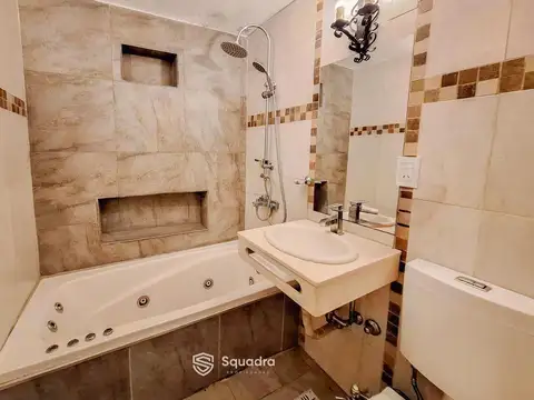 Casa 8 ambientes con 2 baños