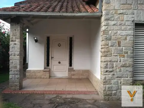 Casa en venta - 3 Dormitorios 2 Baños 1 Cochera - 461Mts2 - Baradero