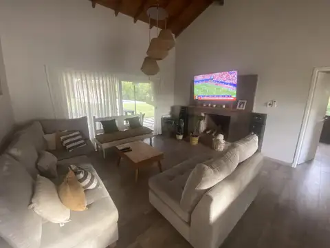 Casa 5 ambientes con 3 baños