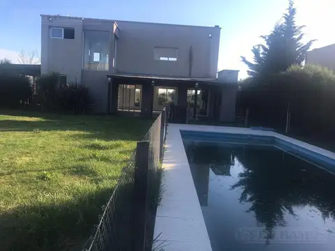 Av de los Lagos El Canton Barrio Puerto PG