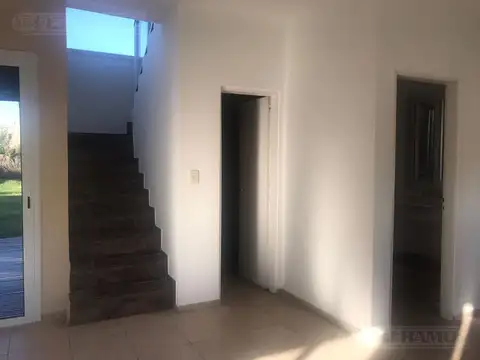 Casa en Alquiler con 1 cochera