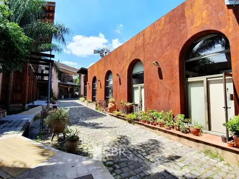 Paseo de Compras con Estacionamiento - Acc. x 2 calles - Pleno Centro Luján