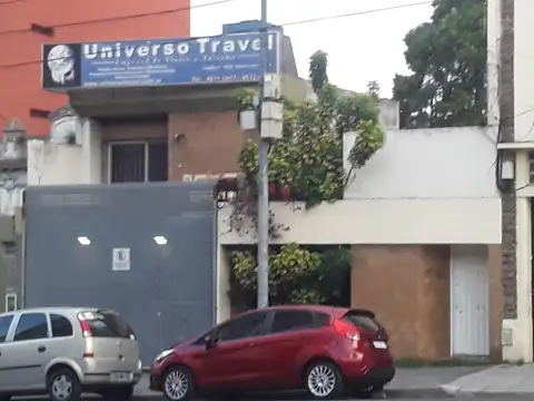 LOCAL DE DOS PLANTAS SOBRE AVENIDA DIRECTORIO ALQUILA DUEÑA