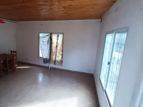 Casa 3 ambientes con 1 baño