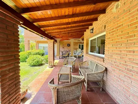 Casa 5 ambientes con 3 baños