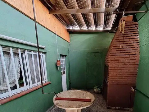 Casa 8 ambientes con 1 baño