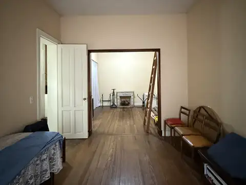 Excelente casa de 4 ambientes con terraza. Ubicada en uno de los sectores más residenciales y tradicionales de Floresta