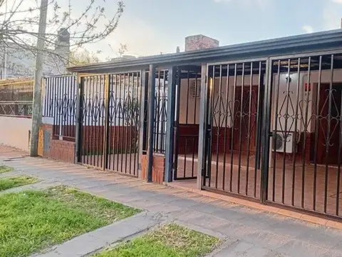 Venta de Casa JAVIER DE LA ROSA 1300