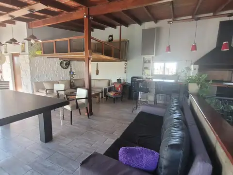 Depto Tipo Casa 4 ambientes con 2 baños