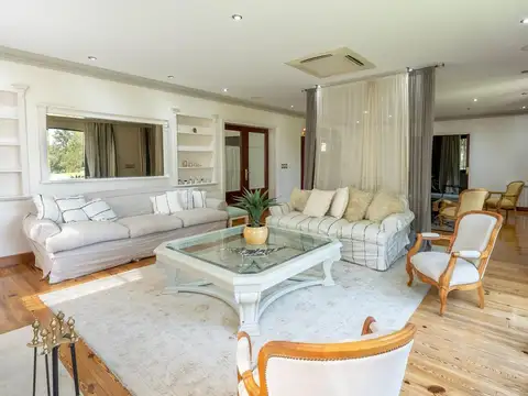 Casa 10 ambientes con 6 baños