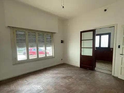 Casa en Alquiler con 1 cochera