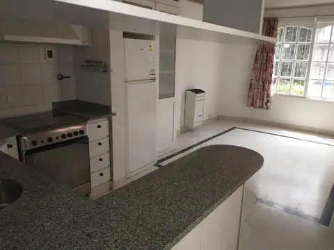 Depto Tipo Casa en Alquiler de 4 ambientes