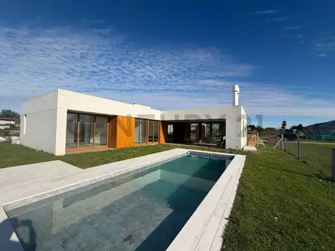 Bahia thetis 3800, Piso 0