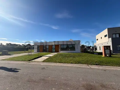 Casa en Alquiler de 3 dormitorios