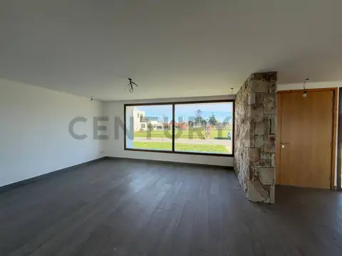 Casa en Alquiler en Barrio Arenas Chico, USD 1.900