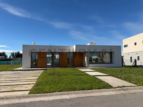 Casa en venta en Arenas Chico 4 ambientes
