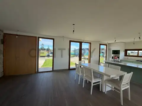 Bahia thetis 3800, Piso 0