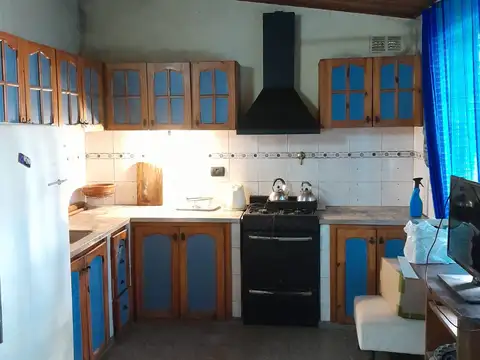 Casa 6 ambientes con 2 baños