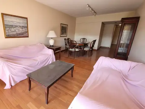 Hermoso 4 ambientes con balcón y cochera frente al Parque las Heras