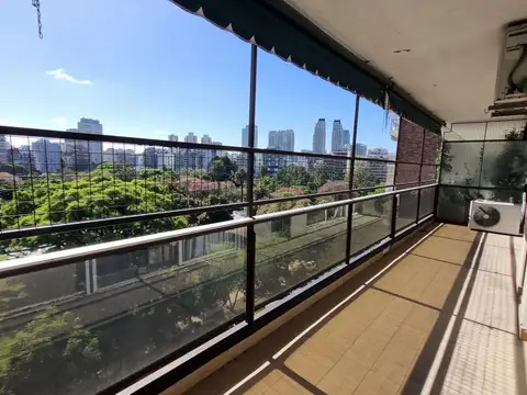 Hermoso 4 ambientes con balcón y cochera frente al Parque las Heras