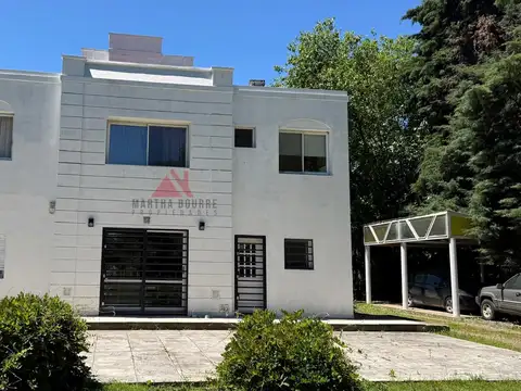 Casa 6 ambientes con 4 baños