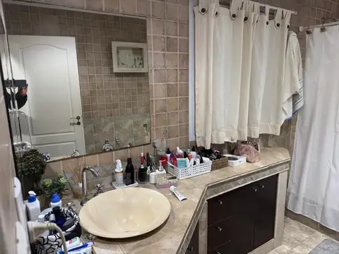 OPORTUNIDAD VENTA CASA 4 AMBIENTES EN VILLA LUZURIAGA ? ESCUCHA OFERTA