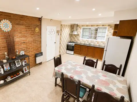 PH 4 Ambientes con Cochera para 2 Autos, Jardin y Parrilla | Excelente Estado | Lomas de Zamora