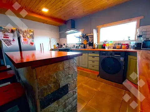 VENTA CASA PRINCIPAL + 4 DEPTOS 1 DORM. SAN MARTÍN DE LOS ANDES