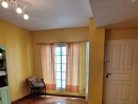 Depto Tipo Casa 4 ambientes con 2 baños