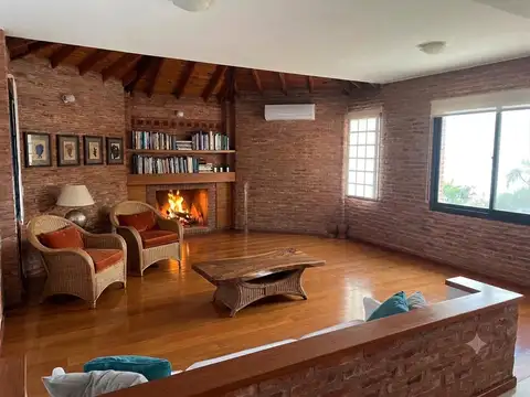 Casa 6 ambientes con 3 baños