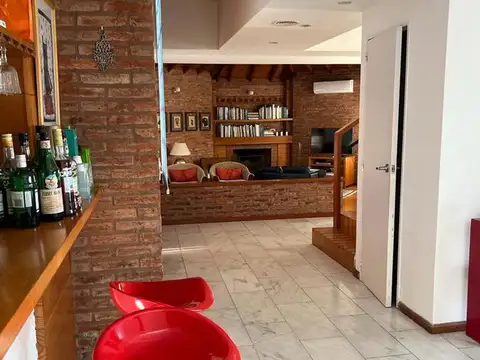 Casa 6 ambientes con 3 baños