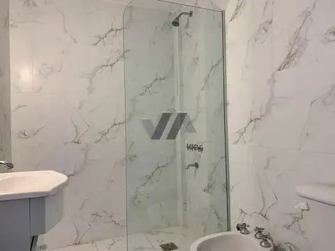 Departamento de 3 ambientes reciclado. Microcentro.