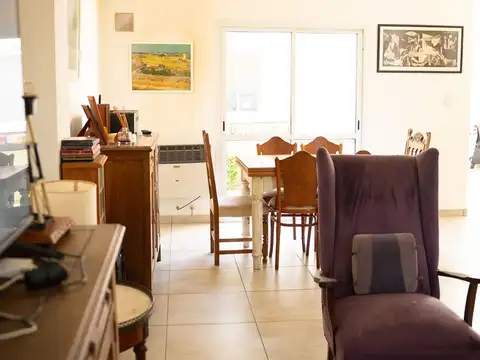 Casa 6 ambientes con 2 baños
