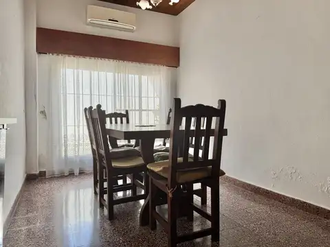 Casa en una planta con gran patio a la venta en Martínez.