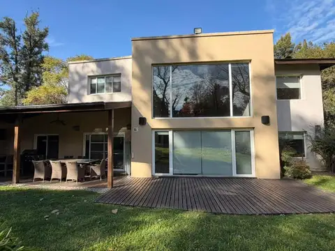 PILAR JOVEN Barrio cerrado de LA LONJA - PARTIDO DE PILAR-  EXCELENTE  PROPIEDAD - 1.738 m2 de terreno - PILETA