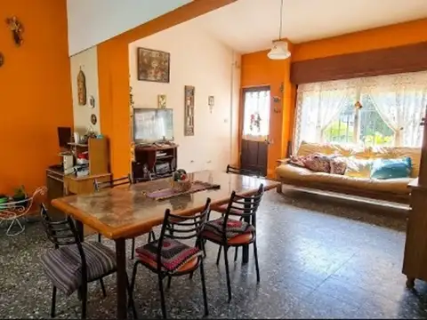 VENTA CASA DOS DORMITORIOS TIRO SUIZO COCHERA