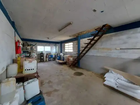 VENTA Galpon amplio en caseros