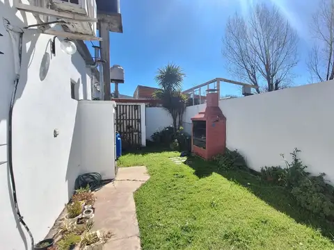 Depto Tipo Casa en Alquiler con 2 cocheras