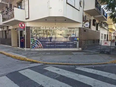 ESQUINA BAJAS EXPENSAS CON SOTANO 2 BAÑOS MUY BUEN LOCATARIO