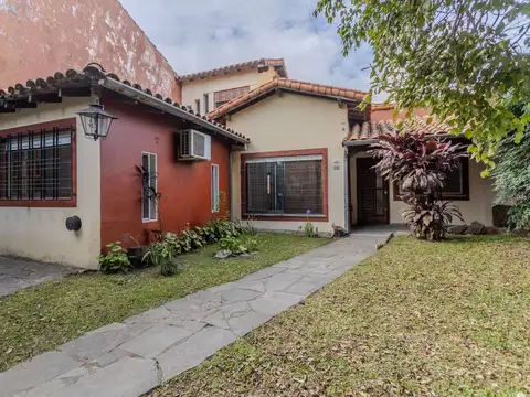VENTA Casa 4 ambientes Amplio lote en Villa Bosch